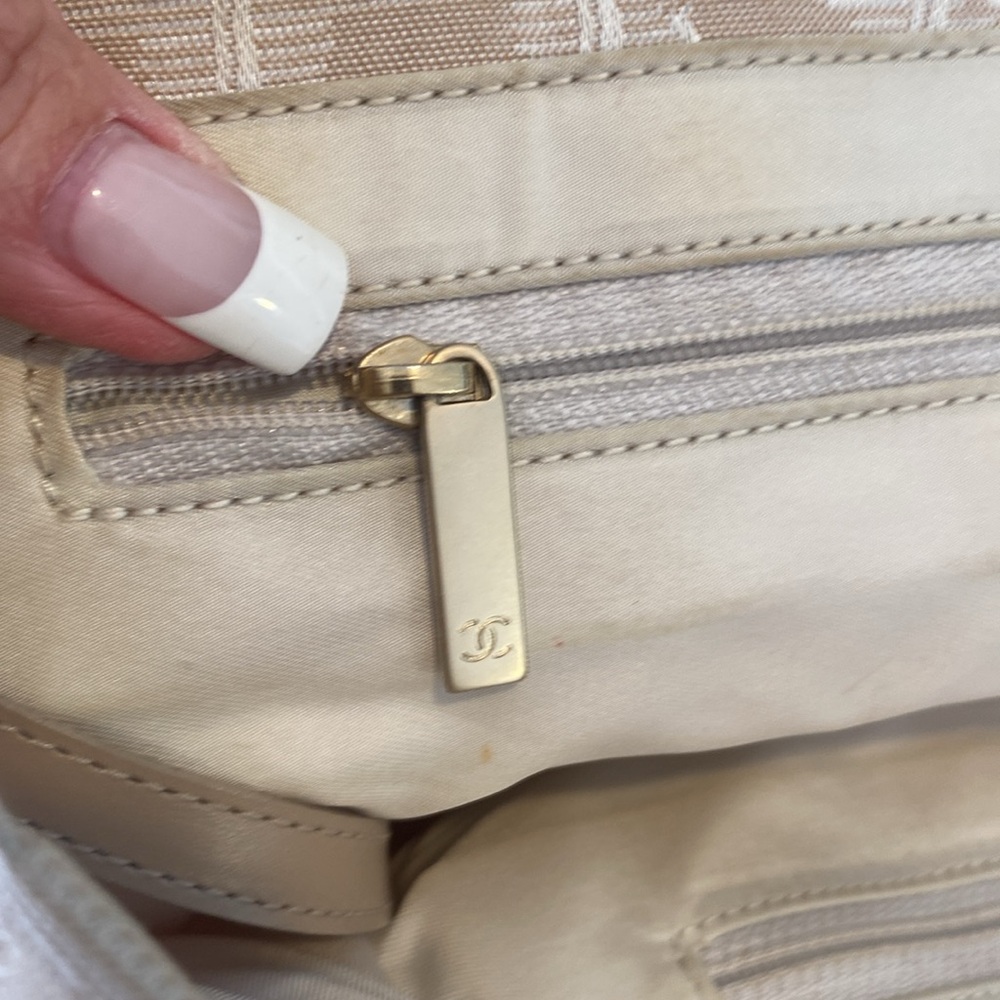 🎉 AUTHENTIC CHANEL CC TRAVEL LINE CANVIS TOTE‼️ - Picture 16 of 17